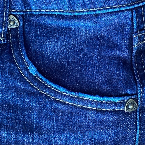 Kut from the Kloth | Gidget Fray Denim Shorts - Picture 10 of 10